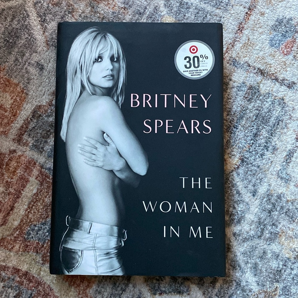 Britney Spears - the woman in me biography book